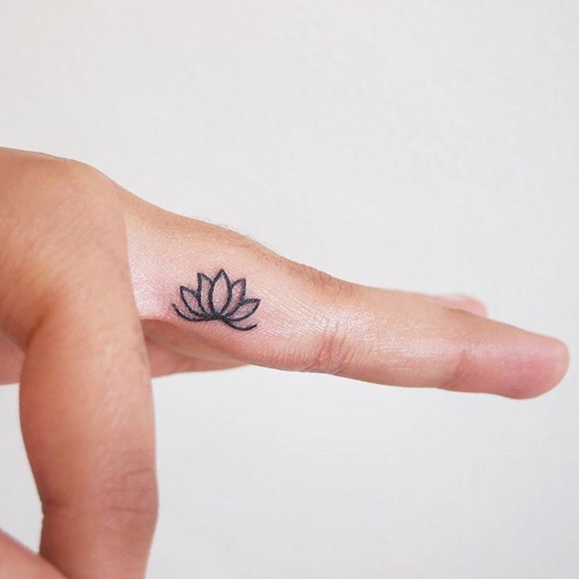 31 Cool Inner Finger Tattoos to Inspire You | Cute finger tattoos, Inner  finger tattoo, Inside finger tattoos